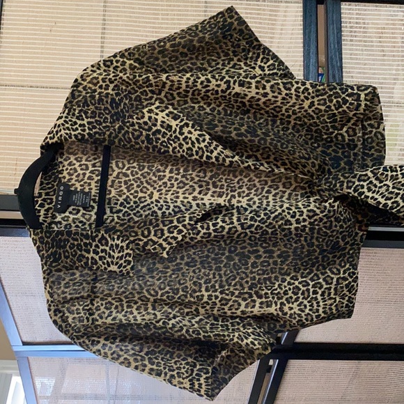 Virgo Tie Front Animal Print Crop Top - Picture 2 of 2